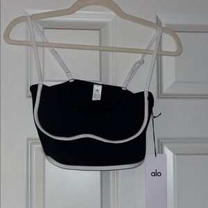 ALO Yoga Black Cropped Tank with White Tag Detail